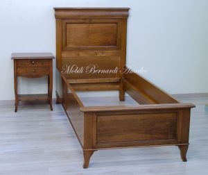 Letto singolo in stile classico realizzato artigianalmente in legno massello